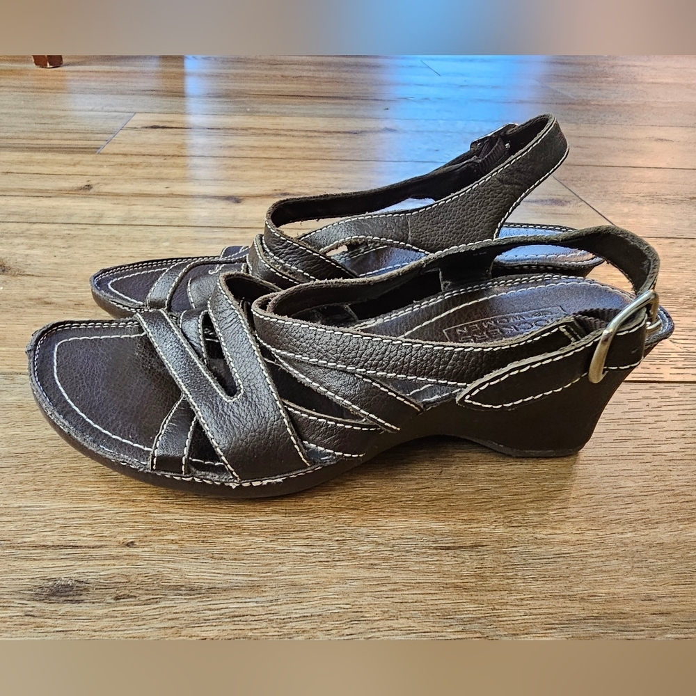 Dockers Womens Size 6M Brown Leather Sandals Wedge Heels Shoes White Stitch - Picture 6 of 10